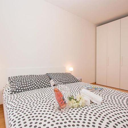 Benacus E4 Apartment By Wonderful Italy Сирмионе Екстериор снимка
