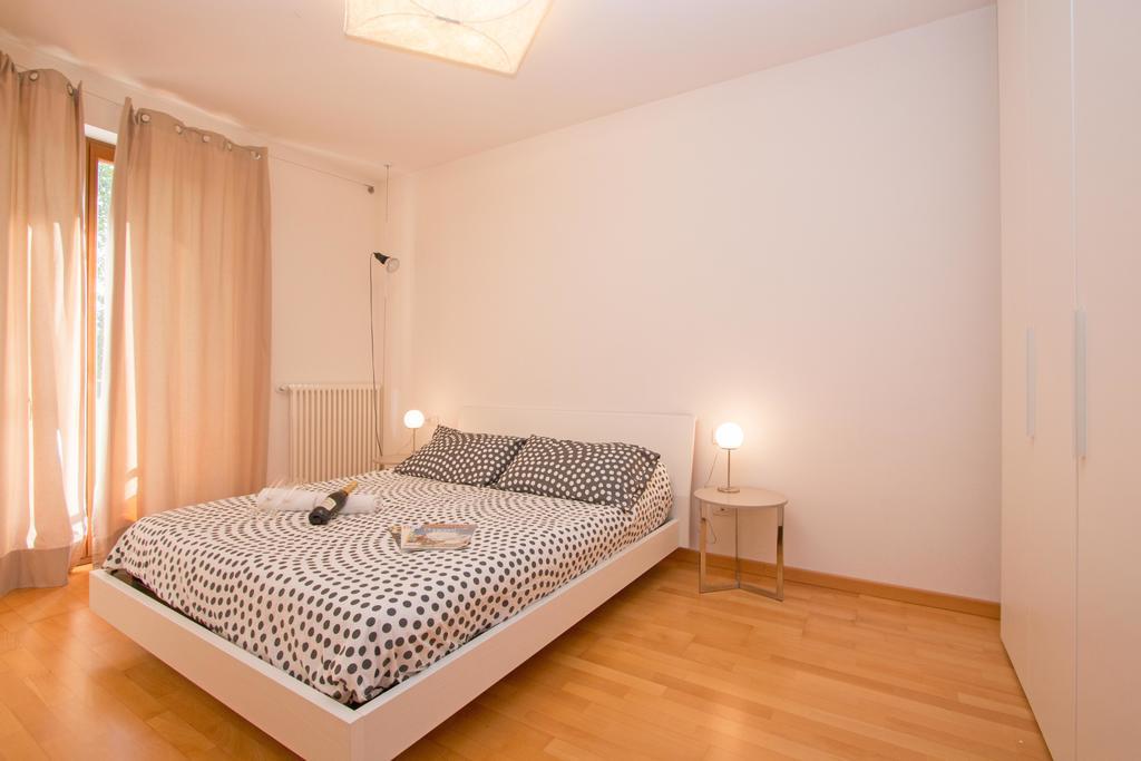 Benacus E4 Apartment By Wonderful Italy Сирмионе Екстериор снимка