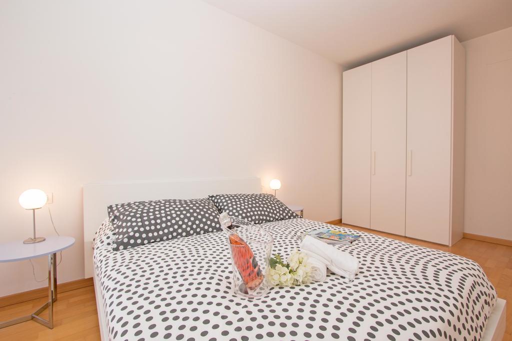 Benacus E4 Apartment By Wonderful Italy Сирмионе Екстериор снимка